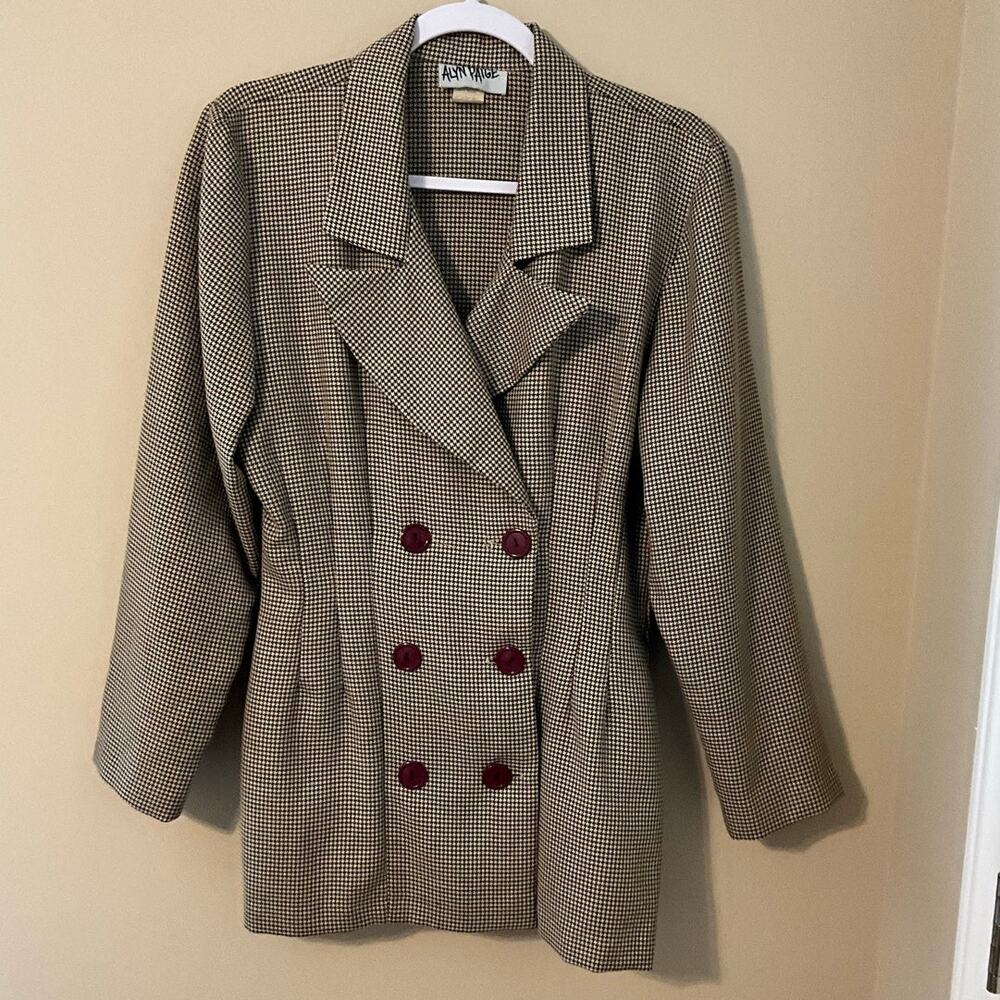 Alyn Paige Brown And Black Blazer With Red Buttons